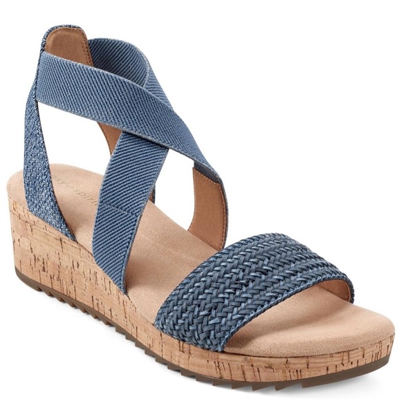 Easy Spirit NWOT Light Blue Crisscross Sandals with Gold - Picture 12 of 12